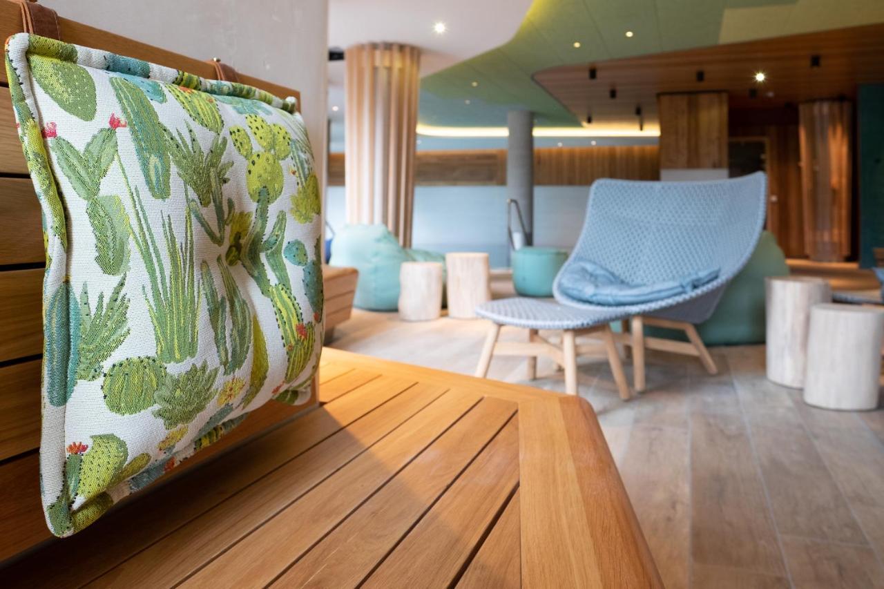 Das James Flensburg Kültér fotó The interior of the new spa at The Dorchester