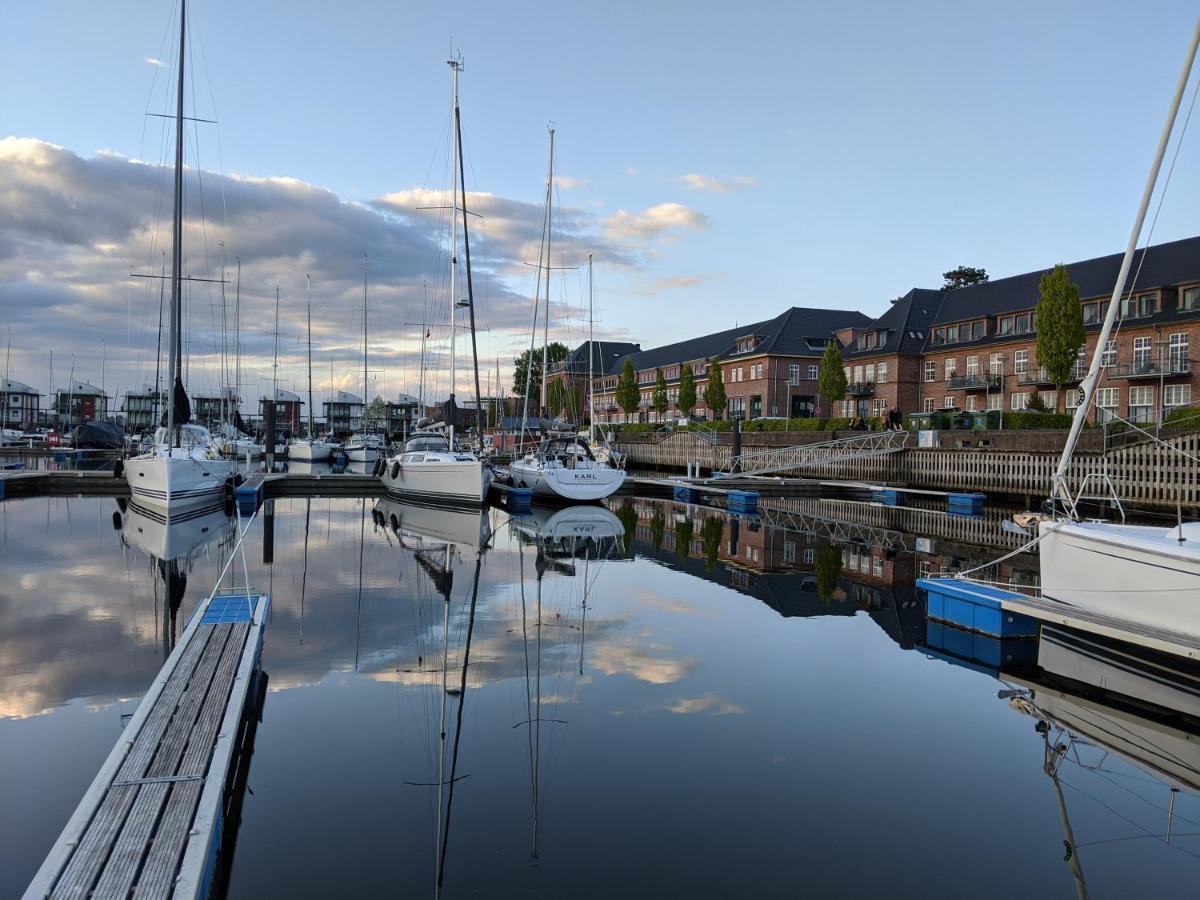 Das James Flensburg Kültér fotó The marina at the centre of the development