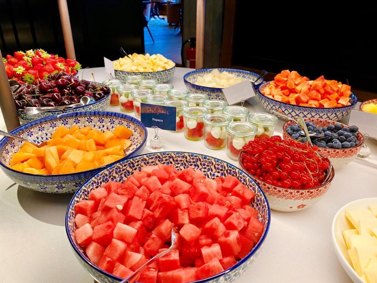 Das James Flensburg Kültér fotó Fruit salad